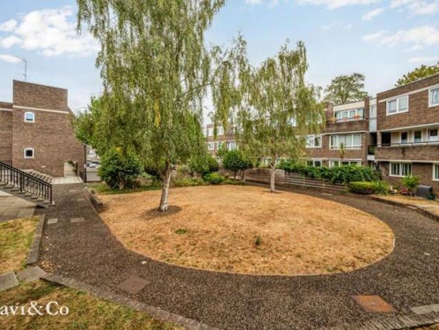 Apartment for rent in Brentford, Greater London