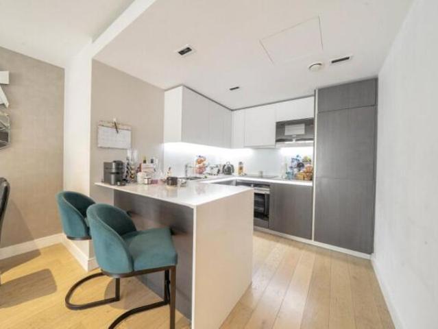 Apartment for rent in Brentford End, Greater London