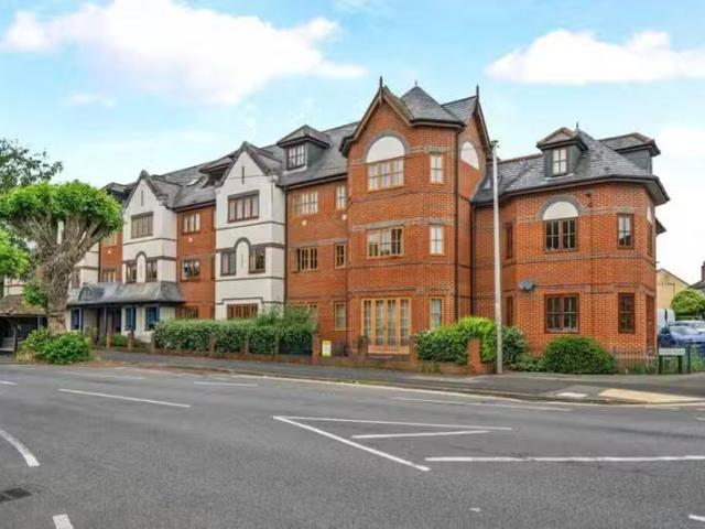 Apartment for rent in Fole, Surrey