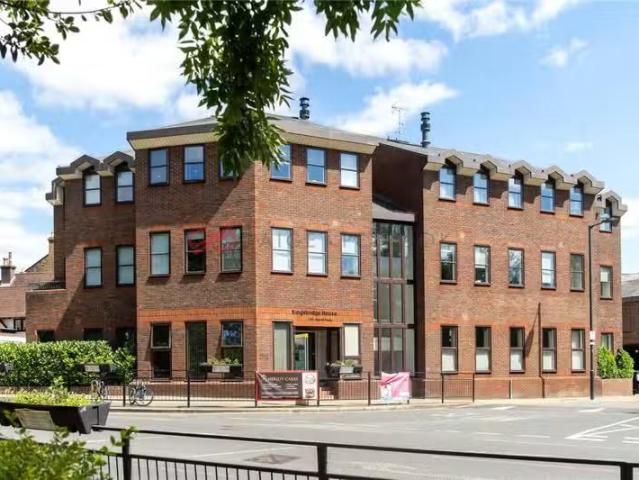 Apartment for rent in Hatch End, Greater London