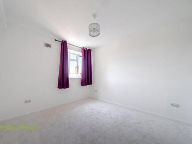 Apartment for rent in Cat Hill, England