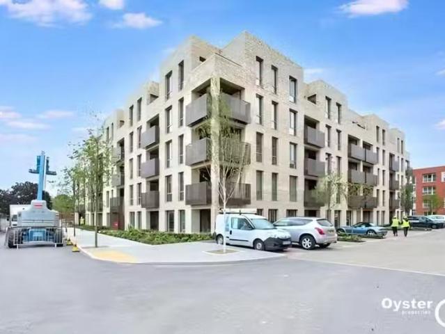 Apartment for rent in Burnt Oak, Greater London