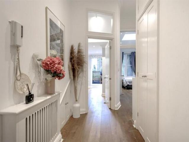 Apartment for rent in Cat Hill, England