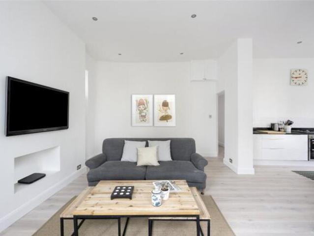 Apartment for rent in Cat Hill, England