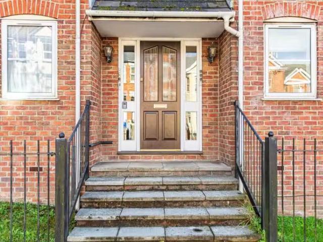 Apartment for rent in West Heath, Greater London