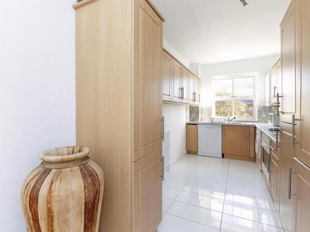 Apartment for rent in Cat Hill, England