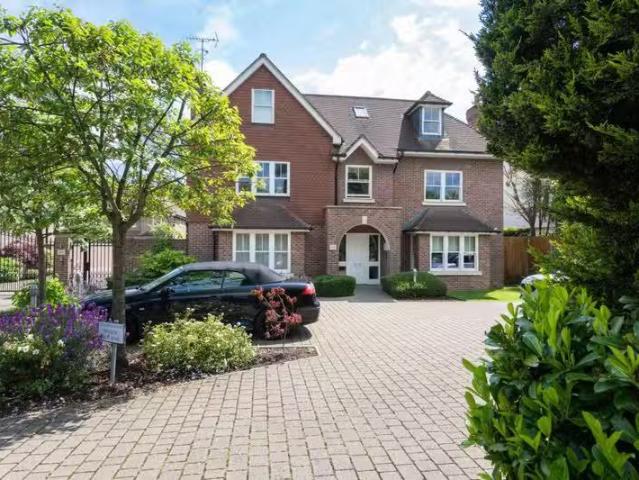Apartment for rent in Lower Green Esher, Blackhills