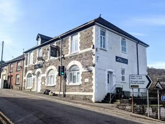Apartment for rent in Pen-y-coedcae, Pontypridd