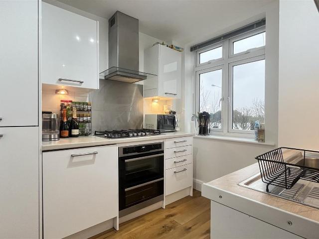 Apartment for rent in Worcester Park, Greater London