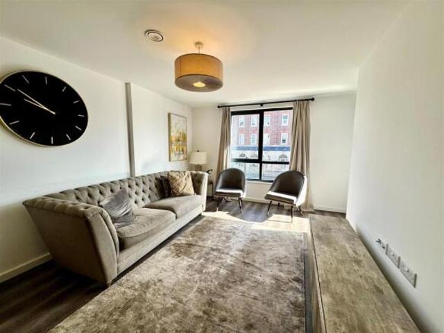 Apartment for rent in Southend City Centre Neighbourhood, Alton Barnes