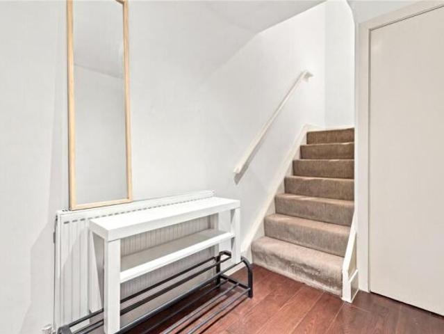Apartment for rent in Cat Hill, England