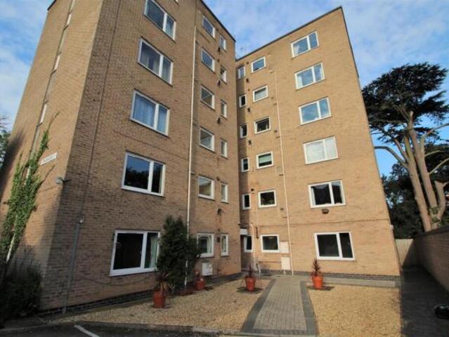 Apartment for rent in Cat Hill, England