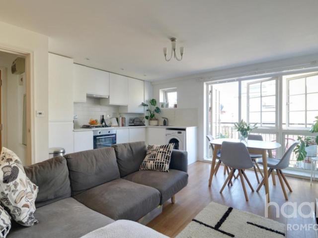 Apartment for rent in Rush Green, Greater London