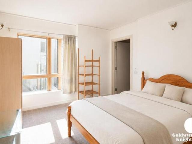 Apartment for rent in Cat Hill, England