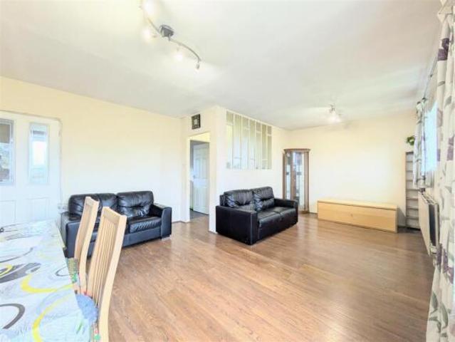 Apartment for rent in Cat Hill, England