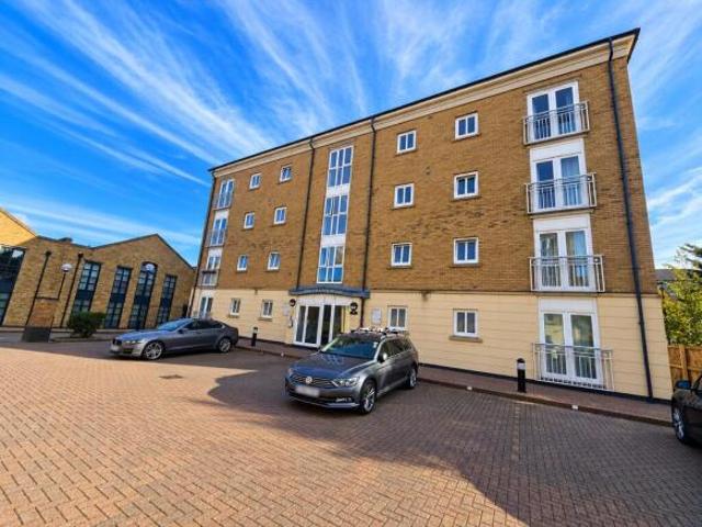 Apartment for rent in Cat Hill, England