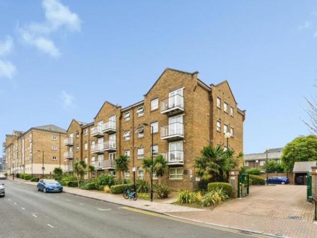 Apartment for rent in Cat Hill, England