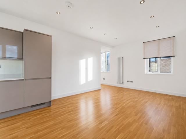 Apartment for rent in Cat Hill, England