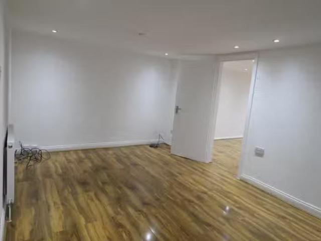 Apartment for rent in Burnt Oak, Greater London