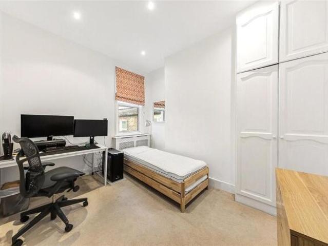 Apartment for rent in Cat Hill, England