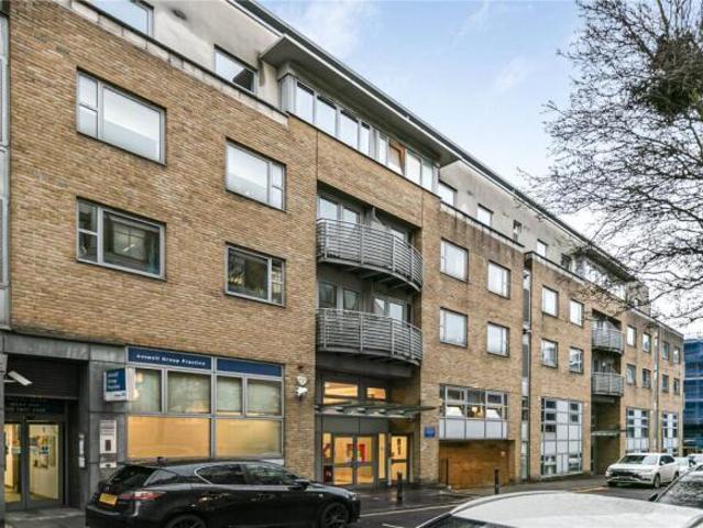 Apartment for rent in Cat Hill, England
