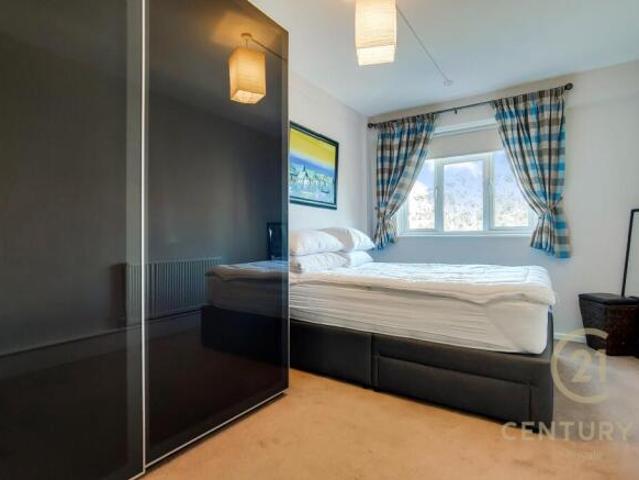 Apartment for rent in Cat Hill, England