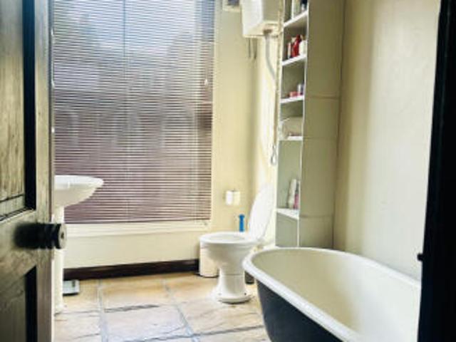 Apartment for rent in Cat Hill, England