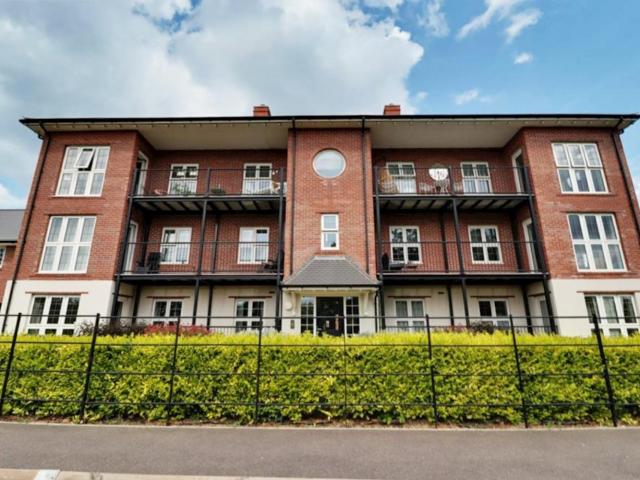 Apartment for rent in Mile End, Fordham Heath