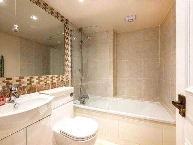 Apartment for rent in Cat Hill, England