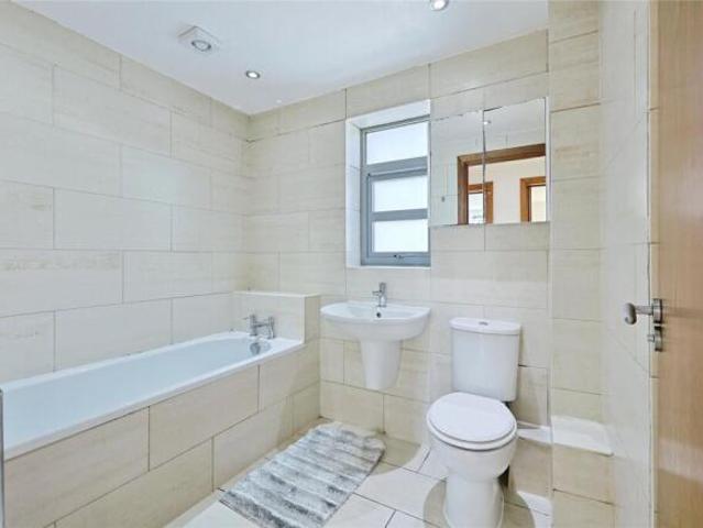 Apartment for rent in Brentford End, Greater London