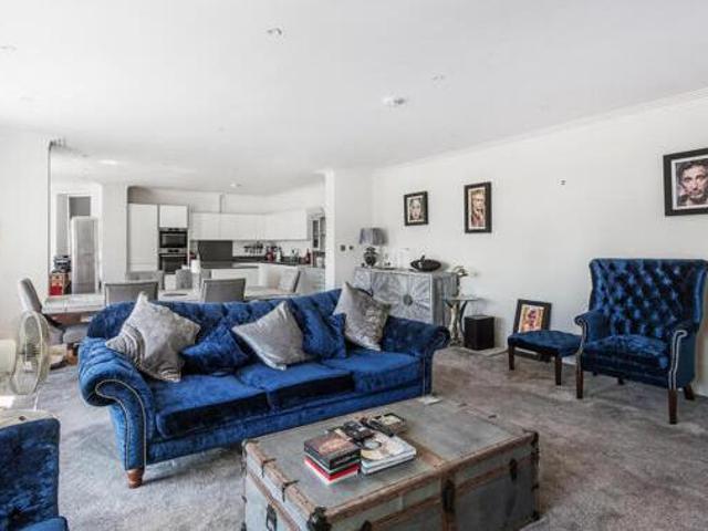 House for rent in Surrey