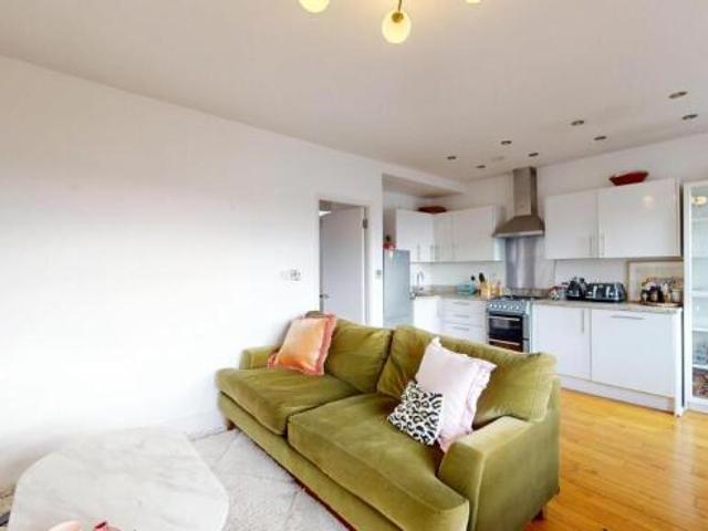 Apartment for rent in Cat Hill, England