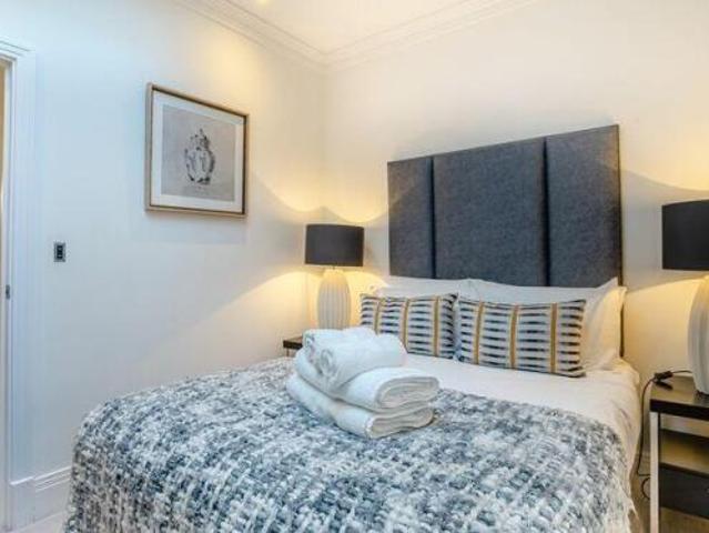 Apartment for rent in Cat Hill, England