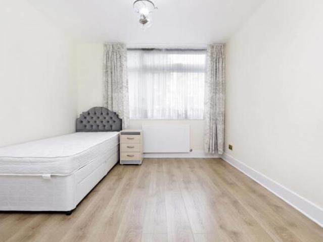 Apartment for rent in Kensington, Calderstones