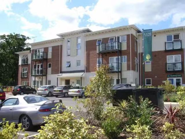 Apartment for rent in Pachesham Park, Surrey