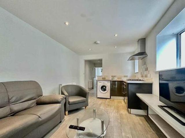 House for rent in Follaton, Strode