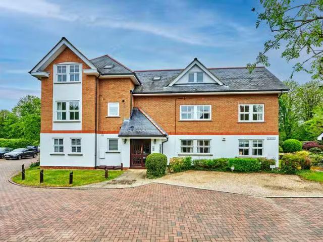 Apartment for rent in Hatching Green, Five Acres