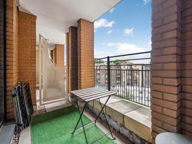 Apartment for rent in Cat Hill, England