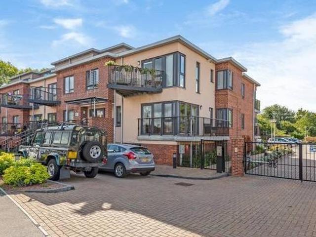 House for rent in Surrey