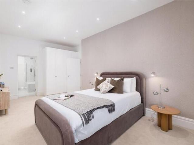 Apartment for rent in Cat Hill, England