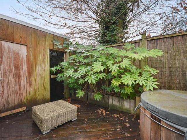 Apartment for rent in Cat Hill, England