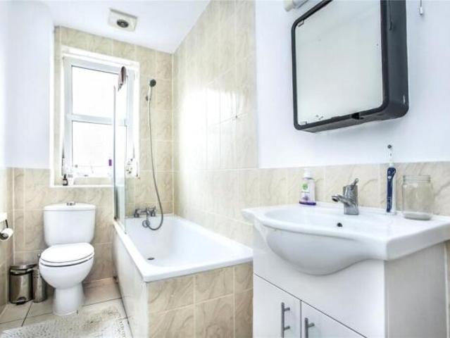 Apartment for rent in Cat Hill, England