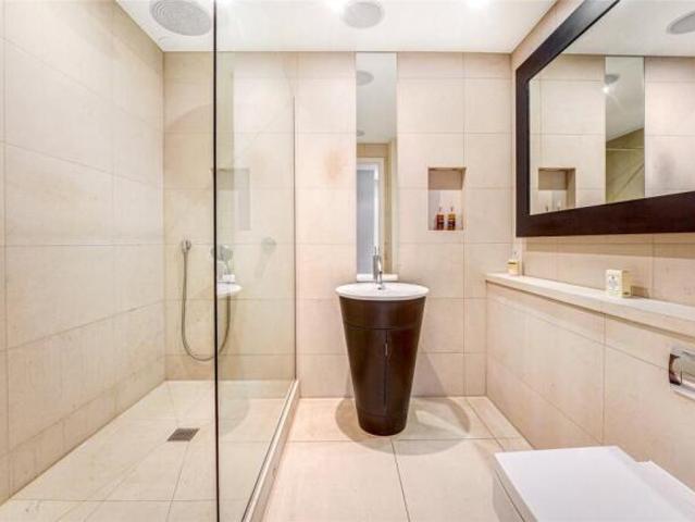 Apartment for rent in Cat Hill, England
