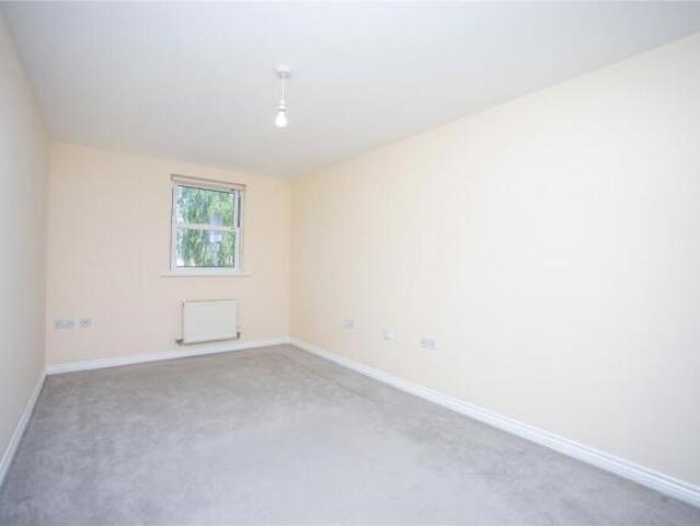 Apartment for rent in Oakley, Golden Valley