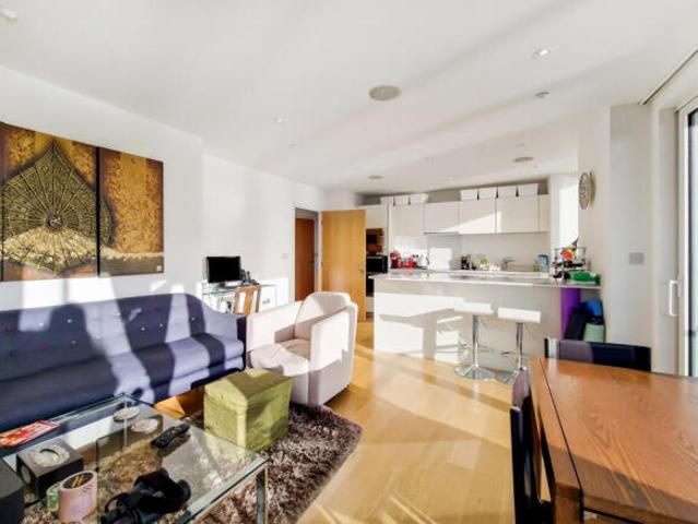 Apartment for rent in Woodberry Grove Estate, Greater London