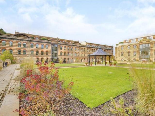 Apartment for rent in Cat Hill, England