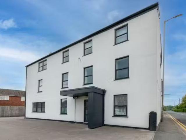 Apartment for rent in Llanferres, Wales