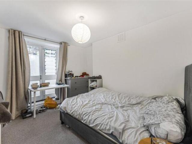 Apartment for rent in Cat Hill, England