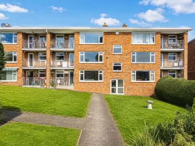 Apartment for rent in Hatching Green, Five Acres