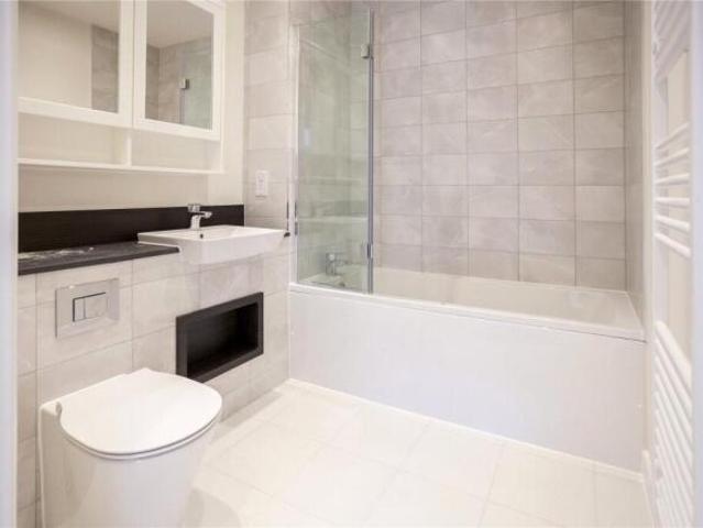 Apartment for rent in Cat Hill, England